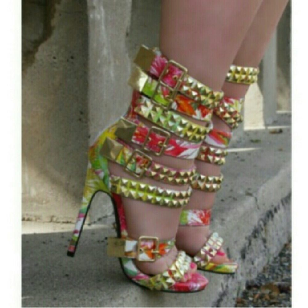 Nevaeh floral multibuckle studded sandal size 8.5
